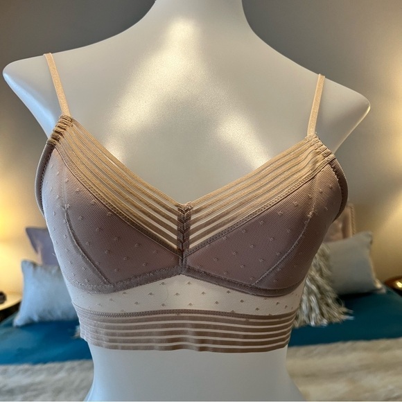 New LOW BACK Wireless Lifting Lace S Bra Nude Beige U Back Polka Dot Deep Plunge - Picture 1 of 14
